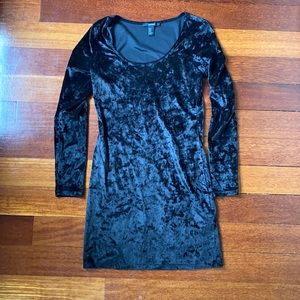 Black Velvet Long-Sleeved Bodycon Dress